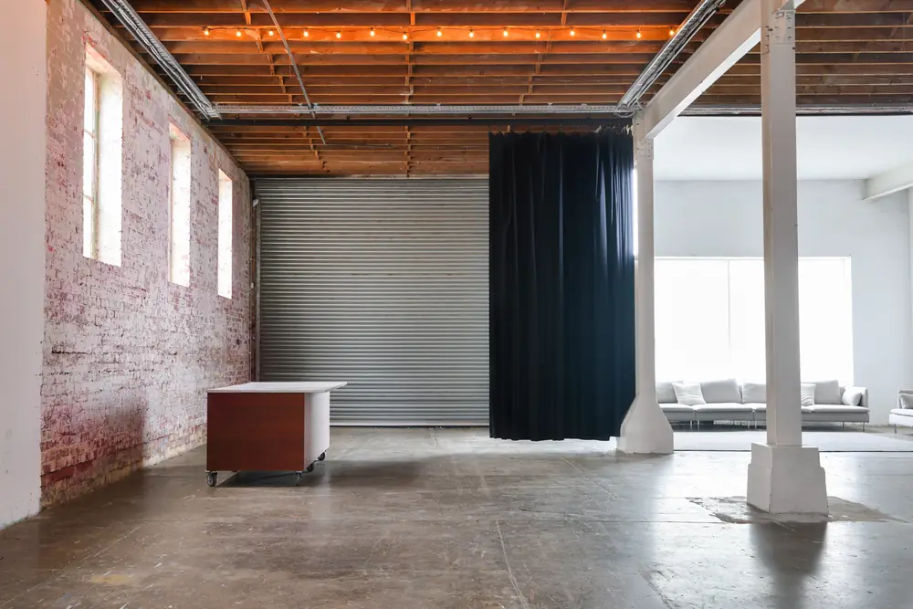 Warehouse and roller door